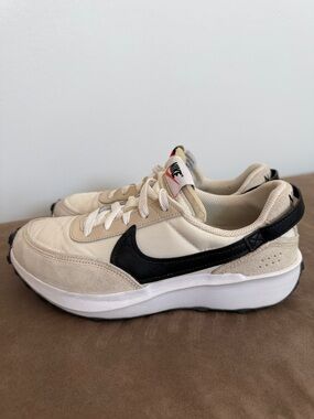 Nike Women's Beige and Black Retro Runner Sneakers